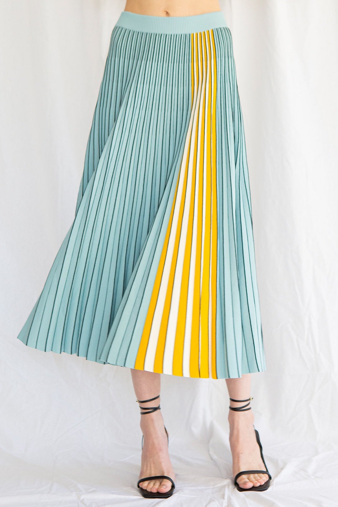 Navy and yellow outlet pleated skirt