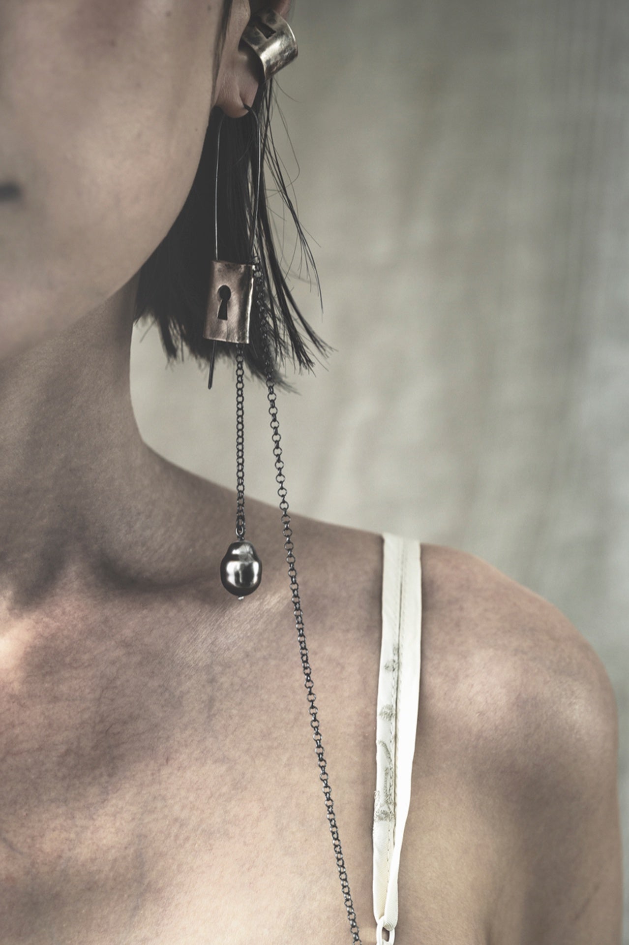 Linkage Earring - Black/black Oyster - The Shelter