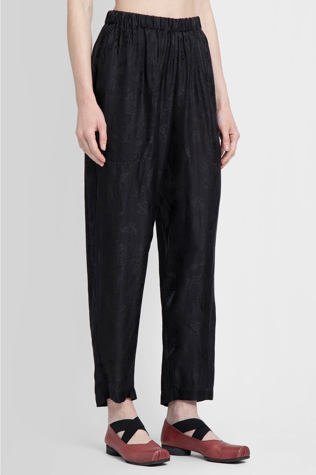 https://www.theshelteronline.com/content/products/Palmer-Pant-Black-04.jpg?canvas=2:3&width=1088