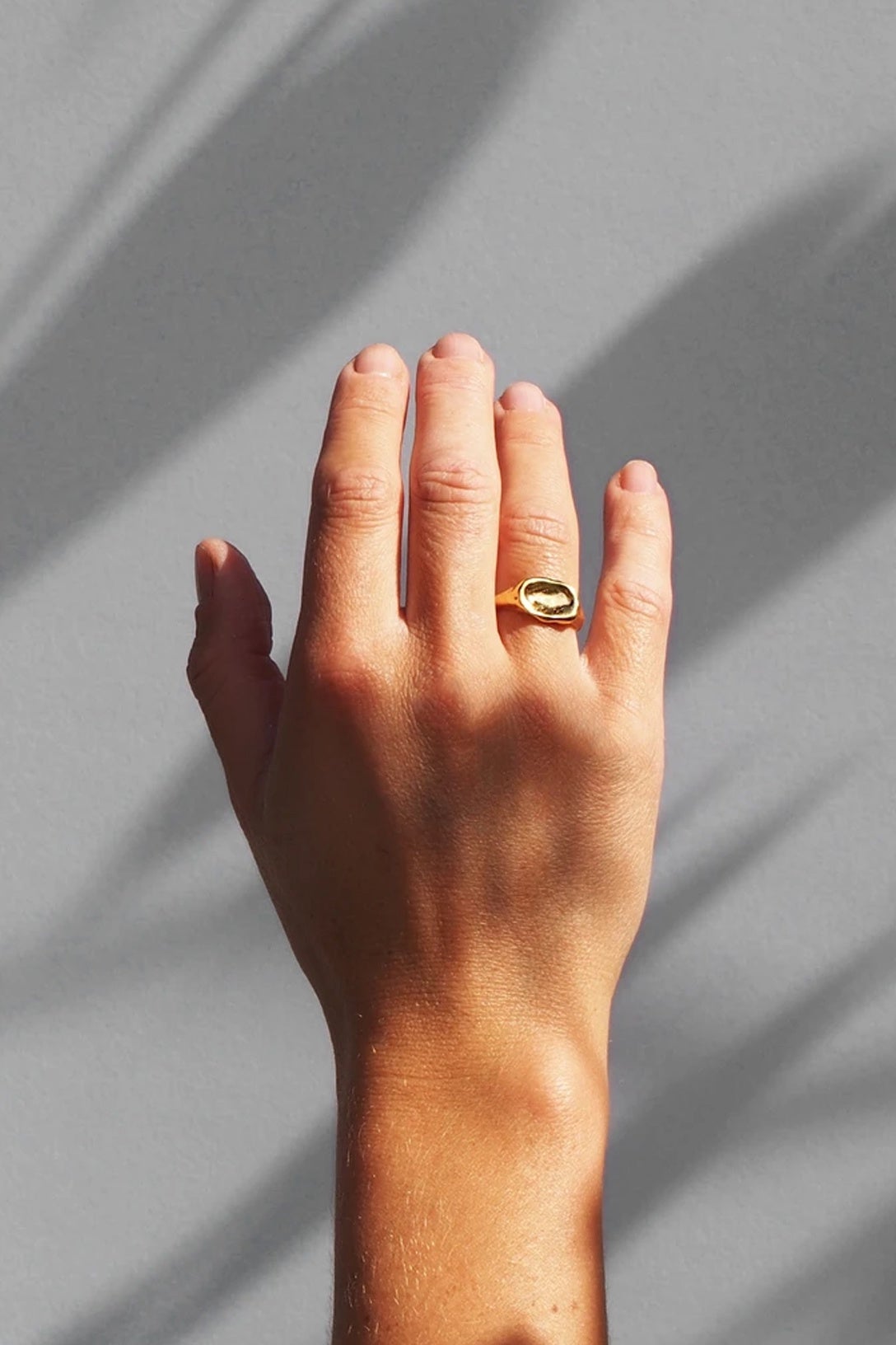 Gold pointer shop finger ring