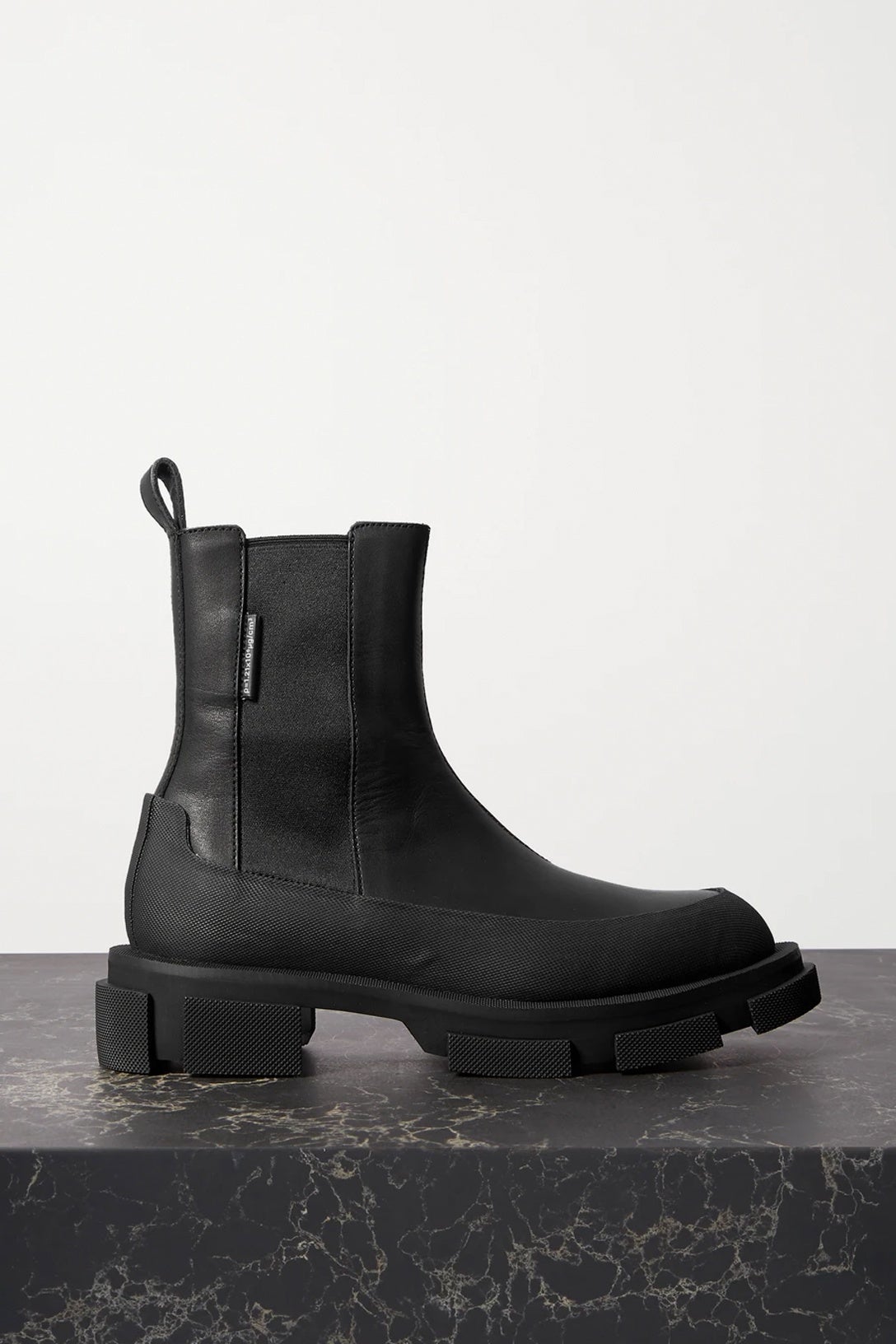 both  BLACK gao Chelsea boots